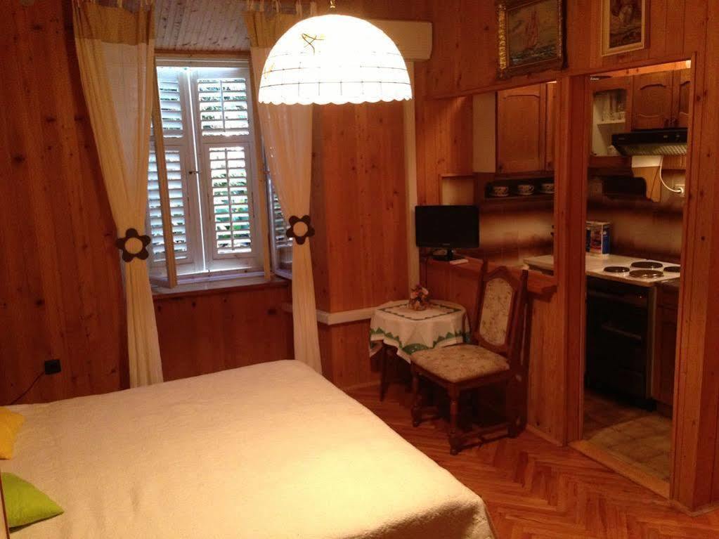 Ella Apartman *